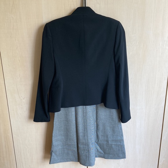 **SOLD** Theory black blazer - Picture 2 of 12